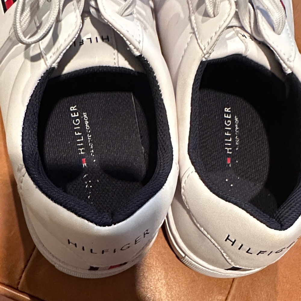 Tommy Hilfiger Men's Classic White Sneakers - Picture 5 of 13